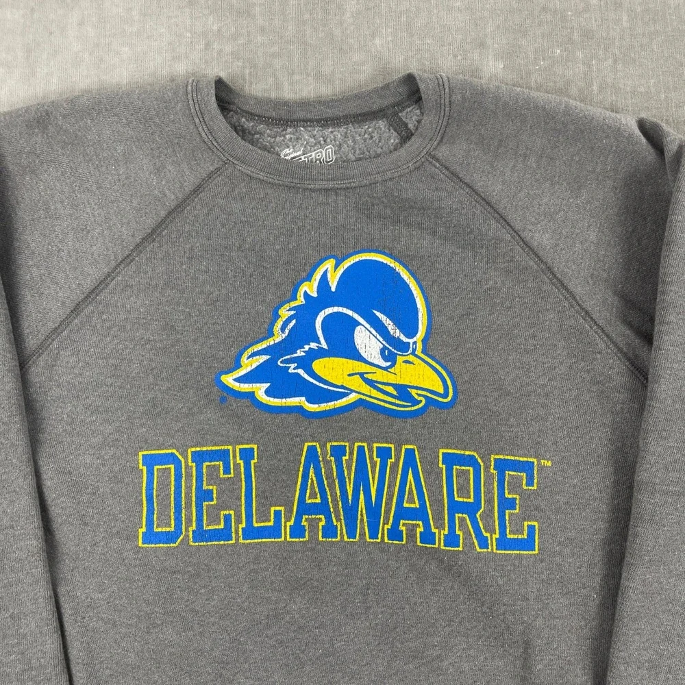 Delaware Blue Hens Retro Brand Mens Medium Gray Raglan Graphic Sweatshirt